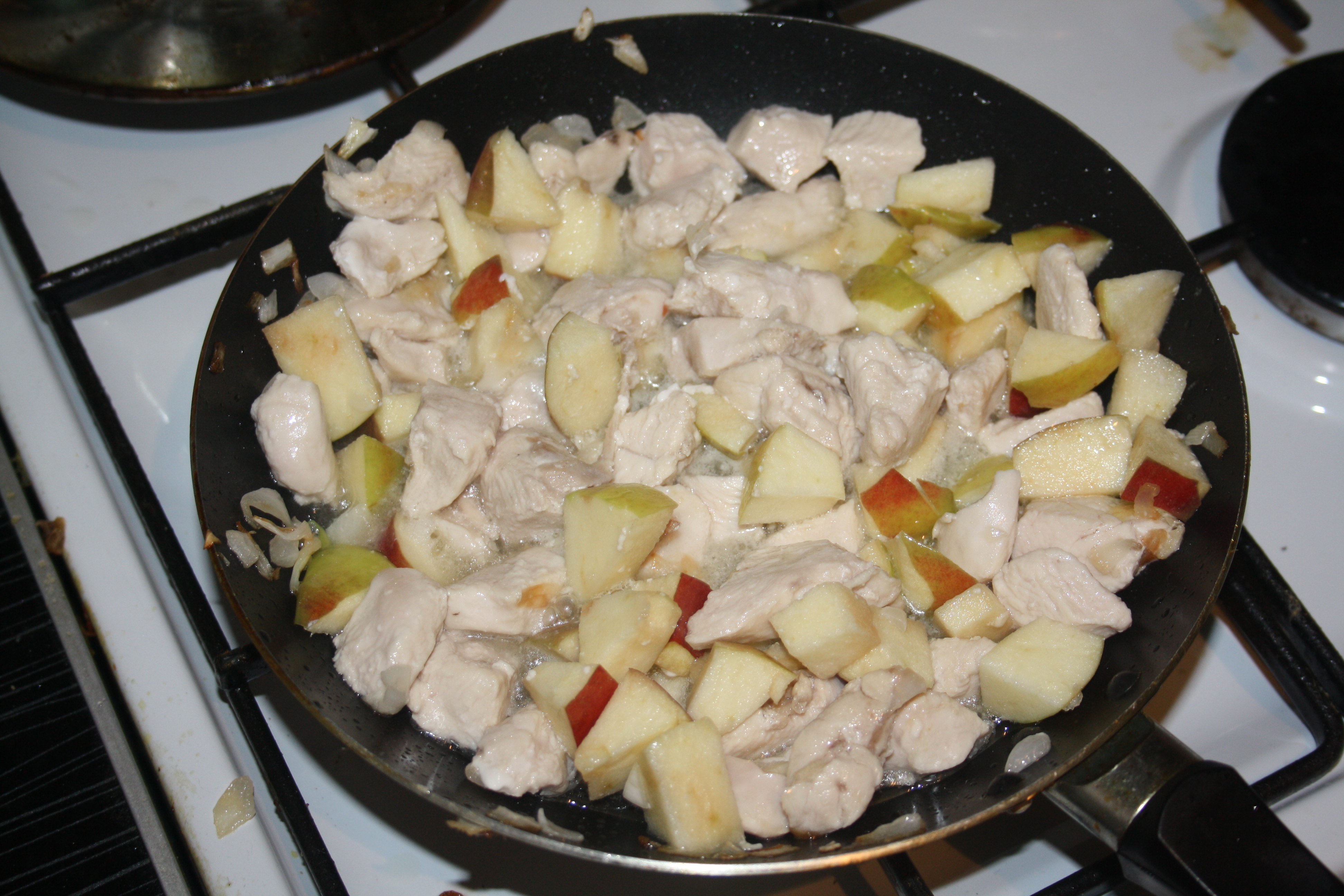 Курица с яблоками