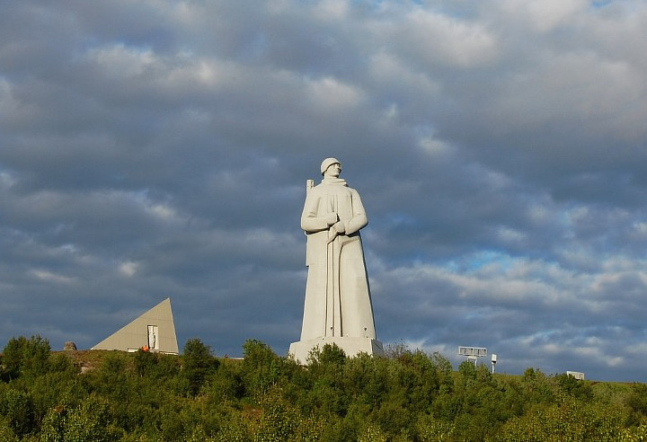Монумент защитников Заполярья